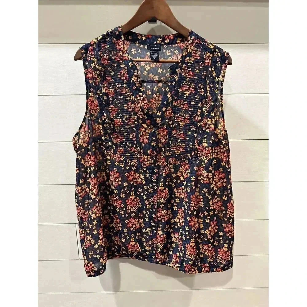 Torrid High Neck Floral Print Sleeveless Blouse Women's Multicolor- size 2